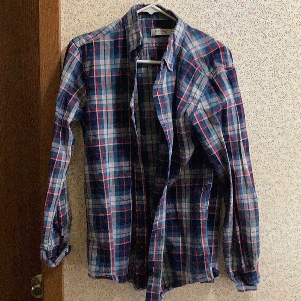 Like new button up long sleeve shirt.